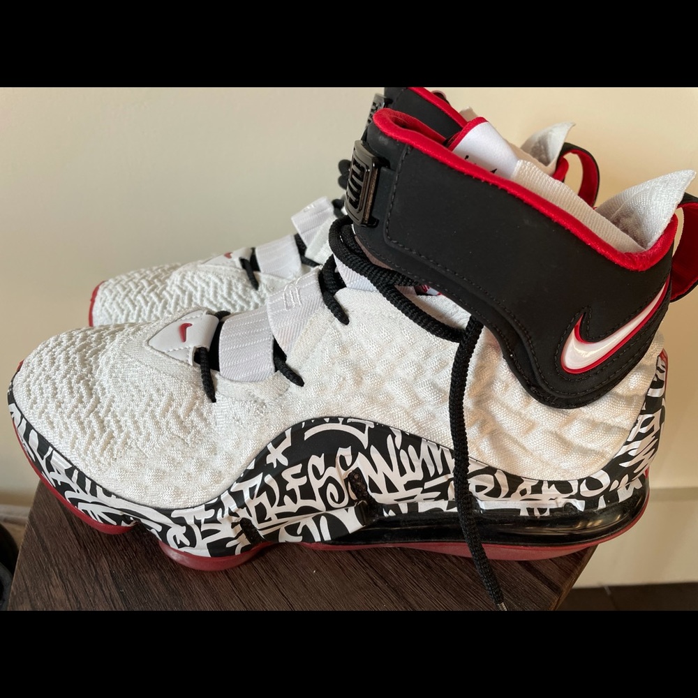 Nike Lebron 17-Graffiti-Size 10
